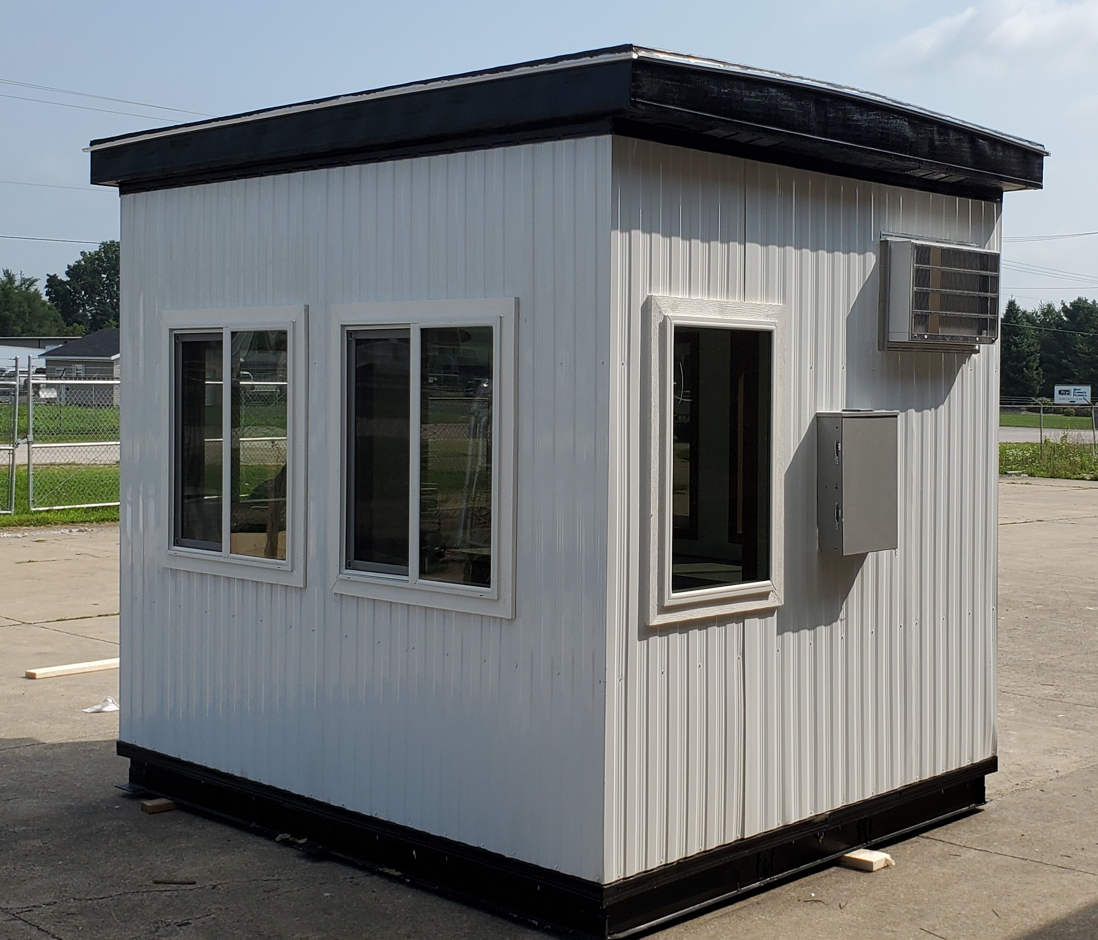 8×10 guard booth – prefabricated security booth (heat & ac, aluminum panels, steel base)